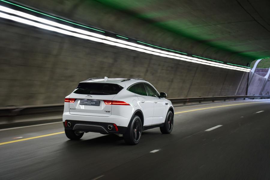  Jaguar E-Pace D240 AWD 2018 года  (ZA) (фото 4 из 8)